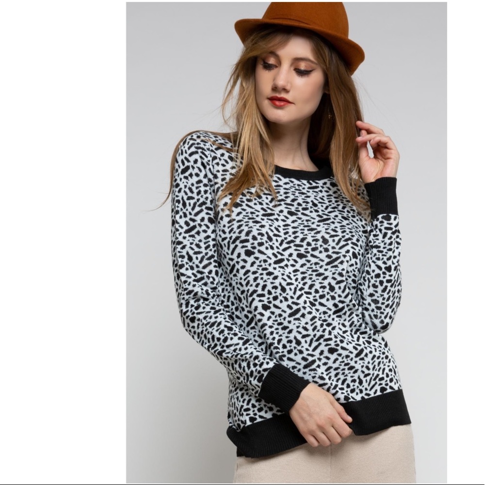 Leopard Print Sweater Pullover Black and White